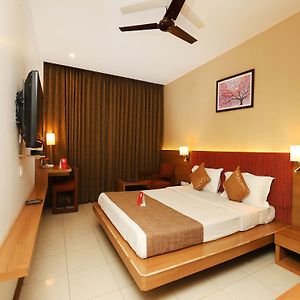 Oyo 9677 Hotel Surya